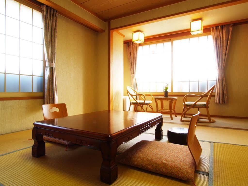 Hotel Bergtour Marukita Hakuba Esterno foto